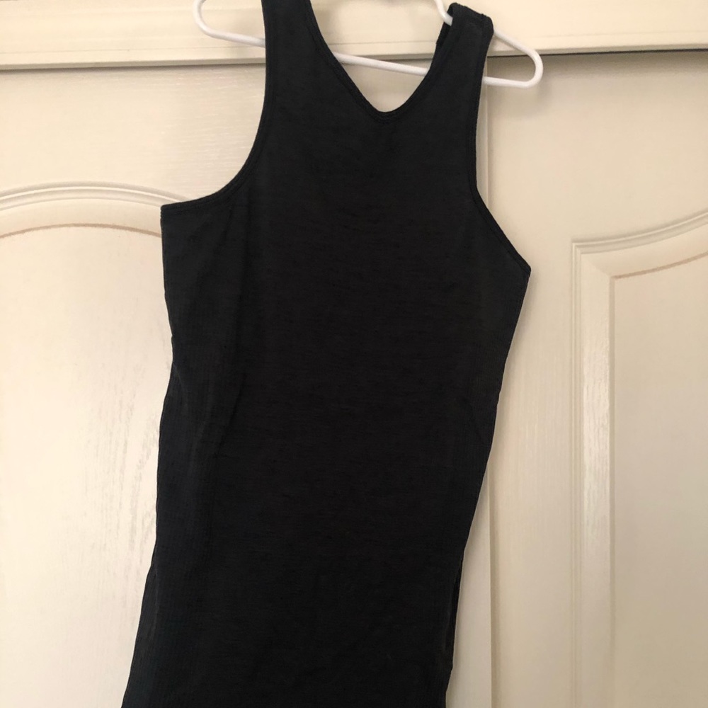Lululemon tank top size 4 heather grey/black